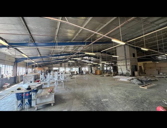 2,800M² WAREHOUSE TO LET IN KEW